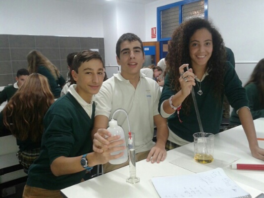 Primera práctica en nuevo laboratorio de ciencias